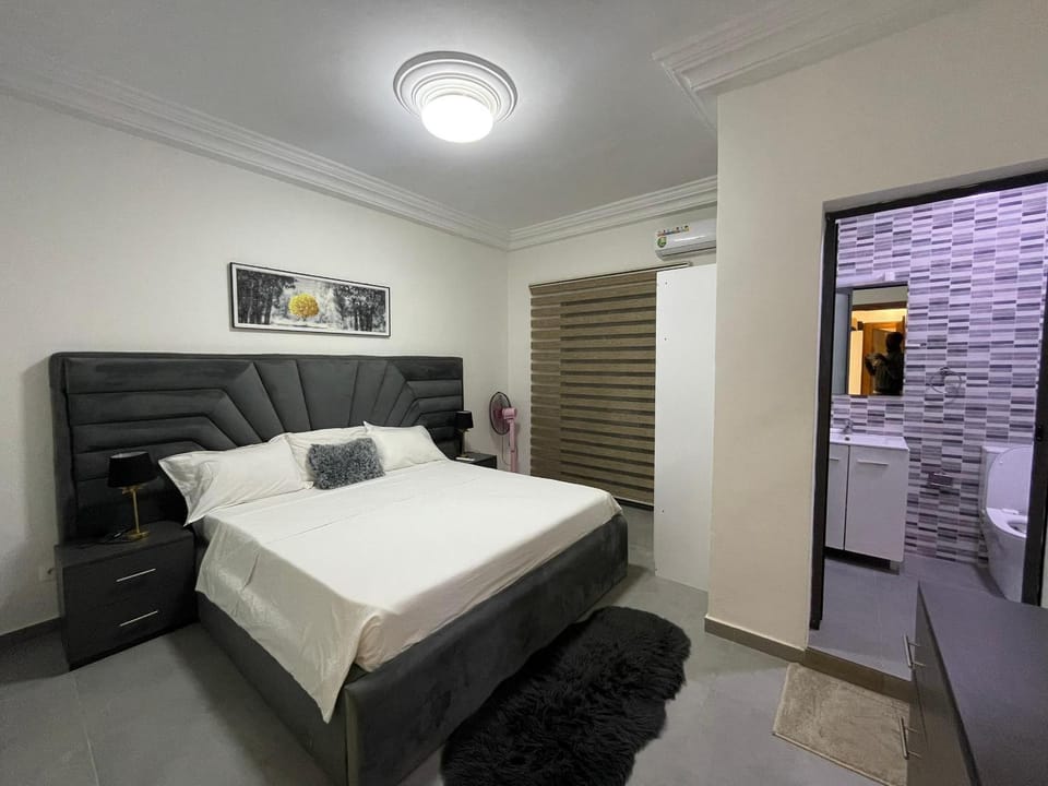 Bed, Photo of the whole room, Bedroom, air conditioner
