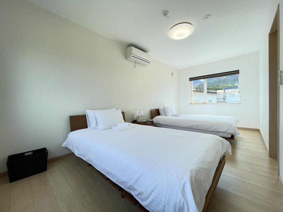 Bed, Bedroom, air conditioner