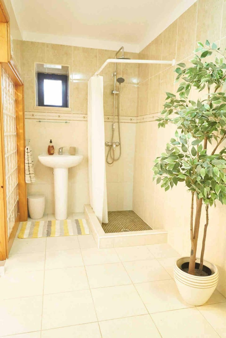 Spacious 4 Bedroom Villa - Peaceful Rural Escape House in Aveiro District, Portugal
