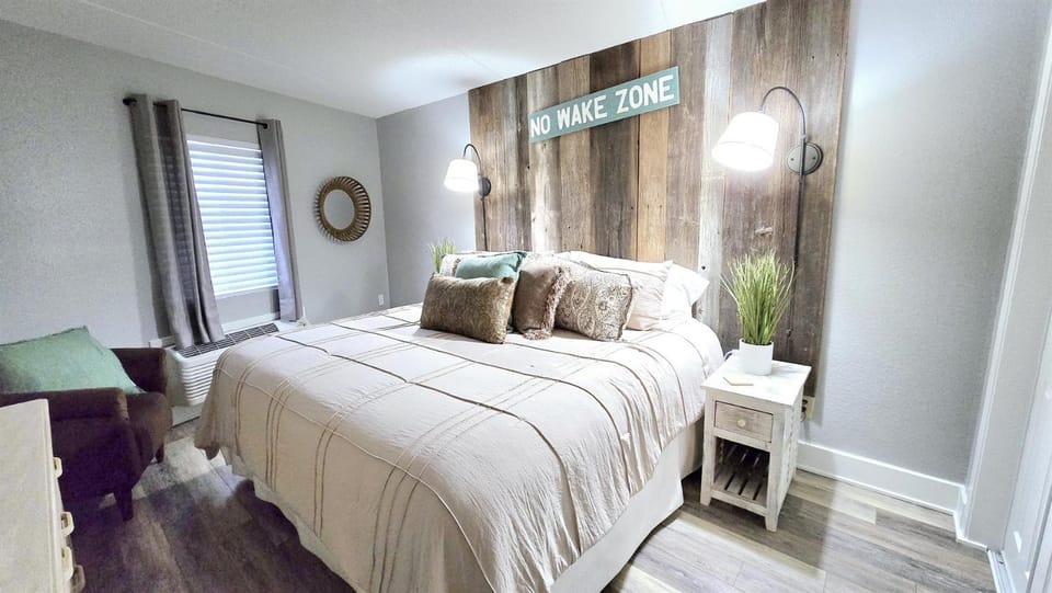 Emerald Skye 21 Gulf Front Getaway Sleeps 6 Apartment in Orange Beach