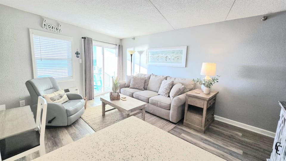 Emerald Skye 21 Gulf Front Getaway Sleeps 6 Apartment in Orange Beach