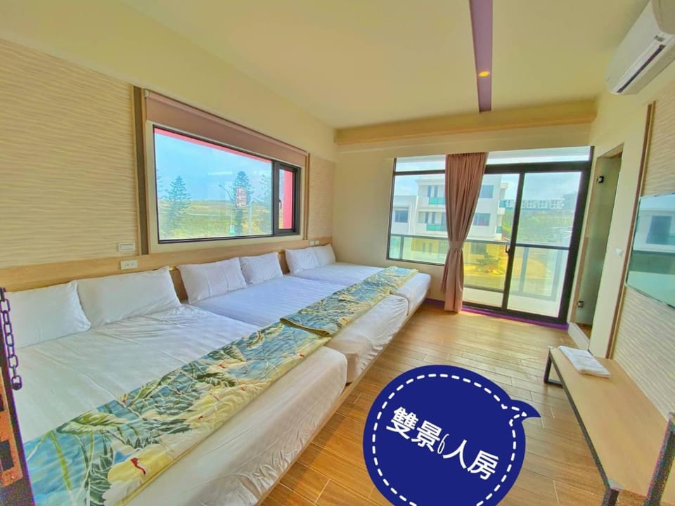 Shower, Toilet, Bed, TV and multimedia, Photo of the whole room, Text overlay, bunk bed, Family, hair dryier, internet, towels, air conditioner