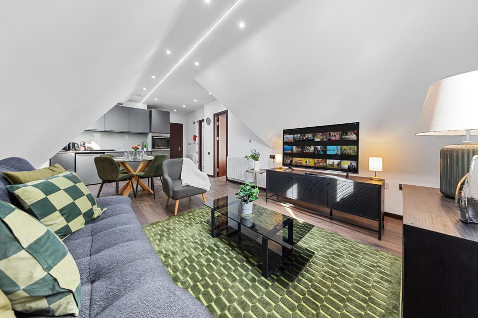 TV and multimedia, Living room, Seating area, Dining area, kitchen