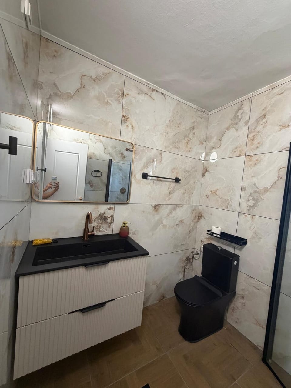 הסוויטה הלבנה - 5 דקות נסיעה מהים Apartment in South District