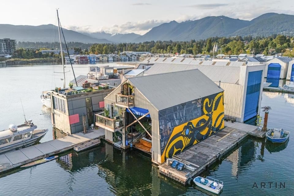 The Octopus Garden One-of-a-Kind 2BR Float Home House in North Vancouver