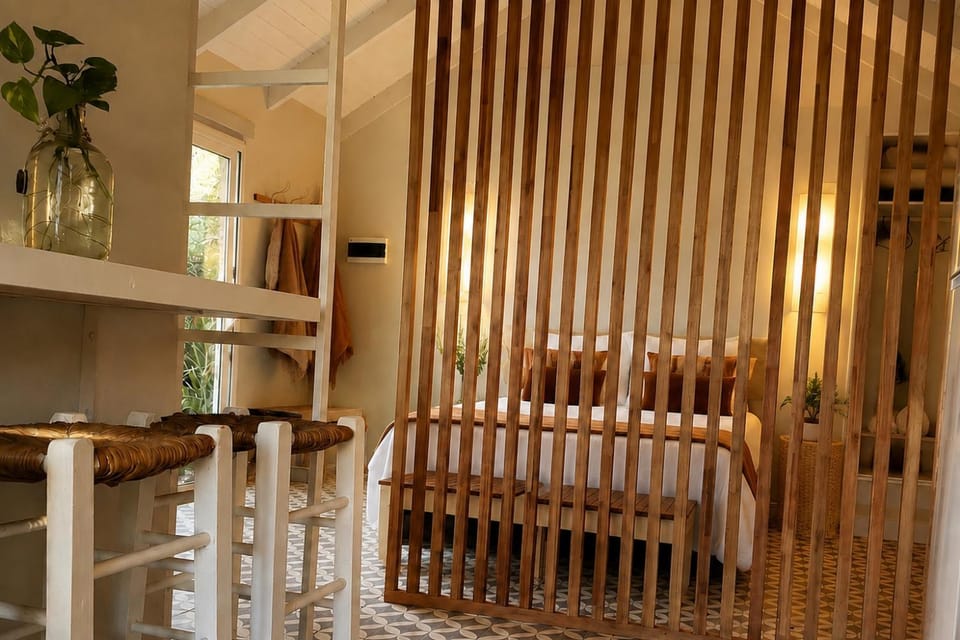 Bed, Photo of the whole room, Dining area, Bedroom
