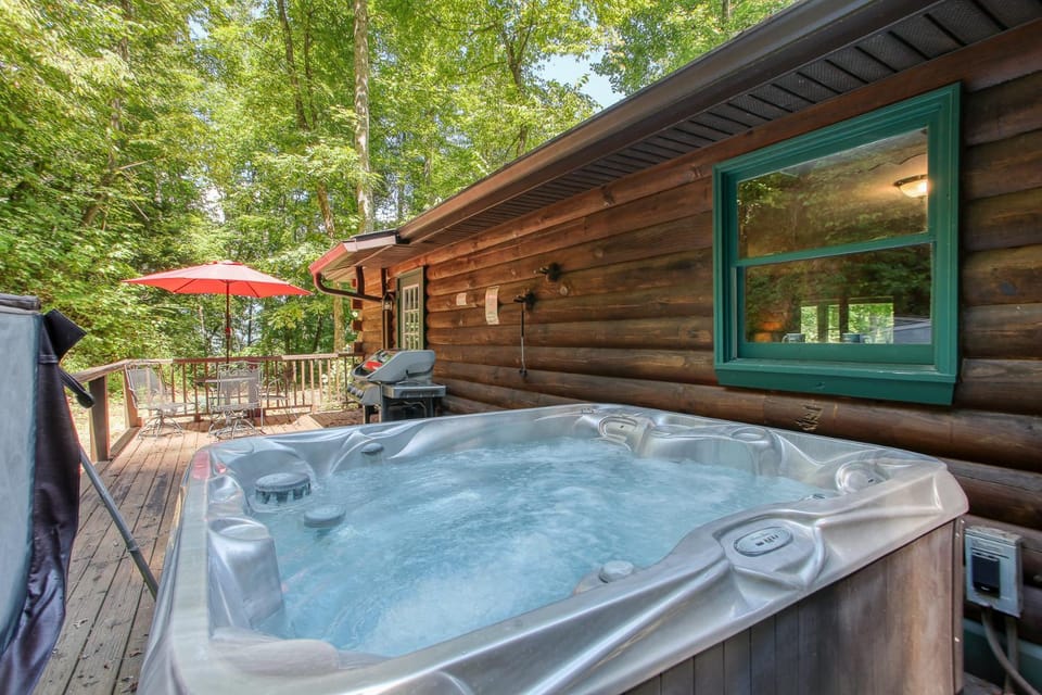 Miracle Mountain Cabin Secluded Mountain Getaway Cabin in Swain County