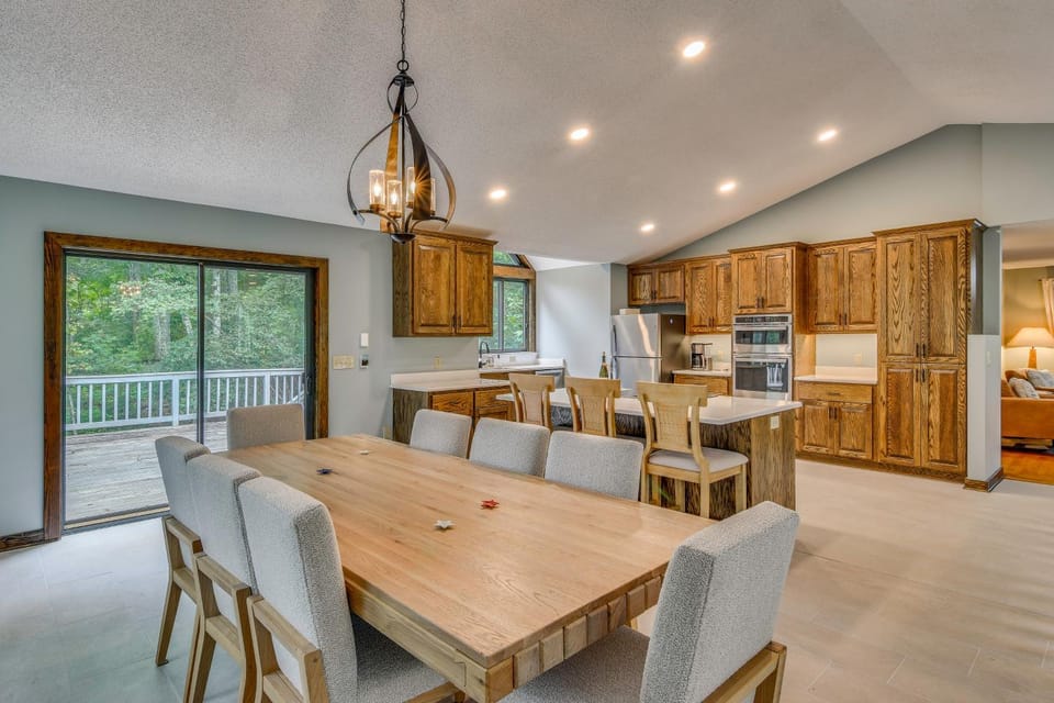 Modern 4BD House! 4 mins to Wintergreen Ski Lifts House in Massies Mill