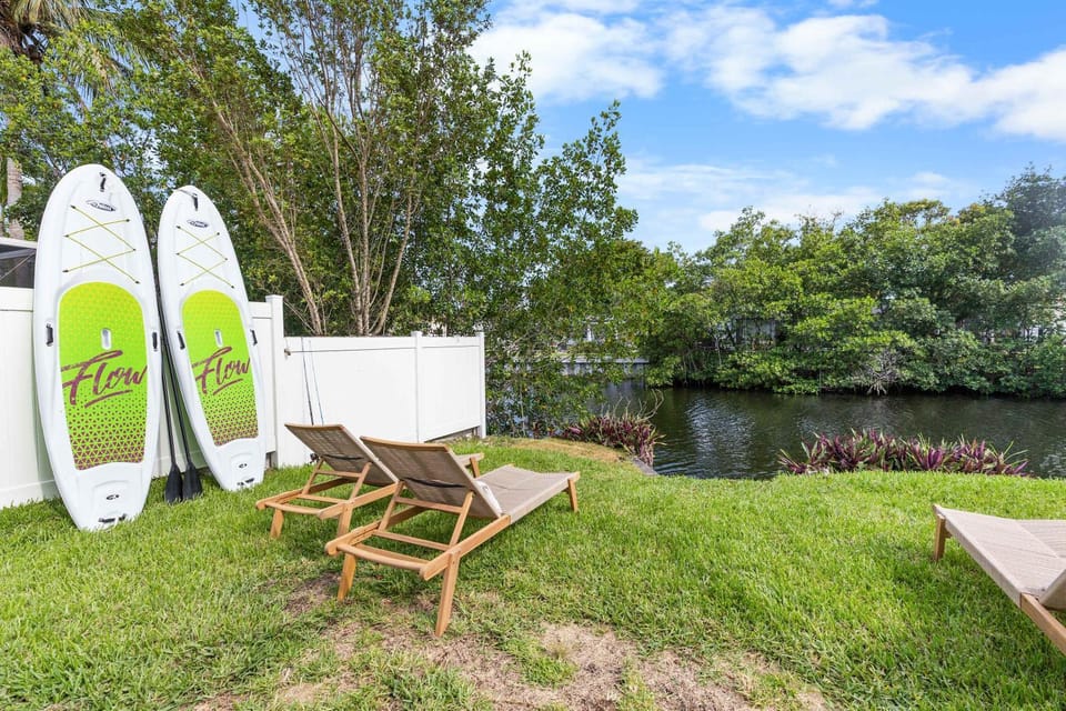 Waterfront Pool I Paddleboards Firepit & Fishing House in Ojus