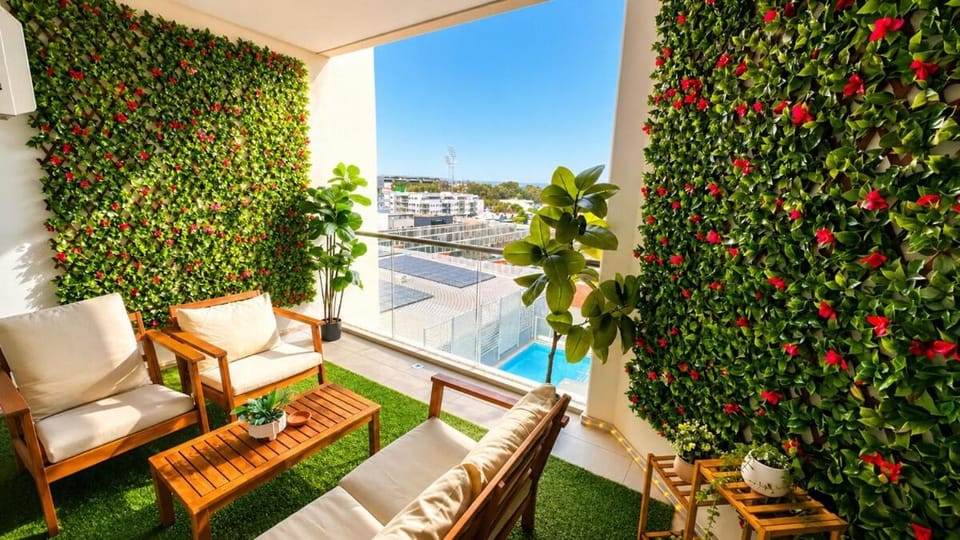 Stylish Perth Apartment with Balcony & Parking Apartment in Perth