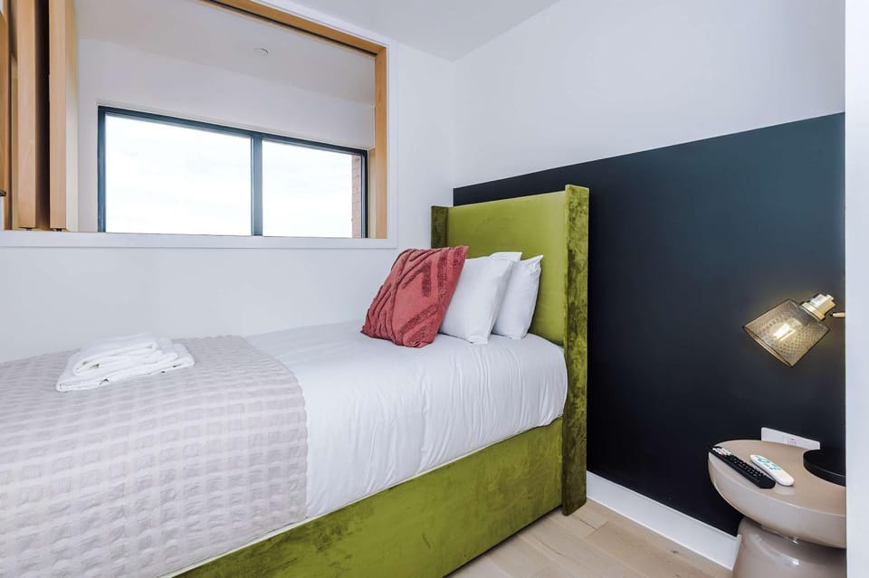 Modern Manchester Apartment - Fast Wi-Fi & City Access Apartment in Salford