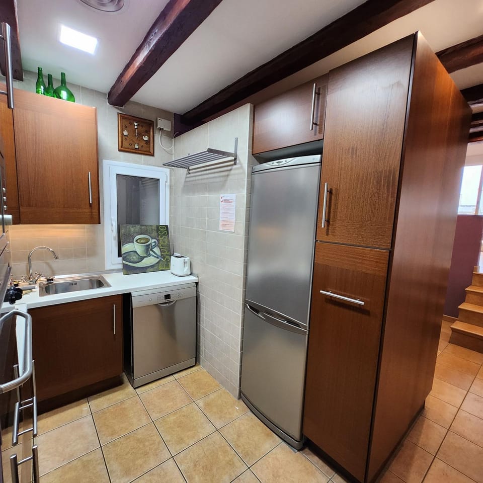 Kitchen or kitchenette, dishwasher, wardrobe