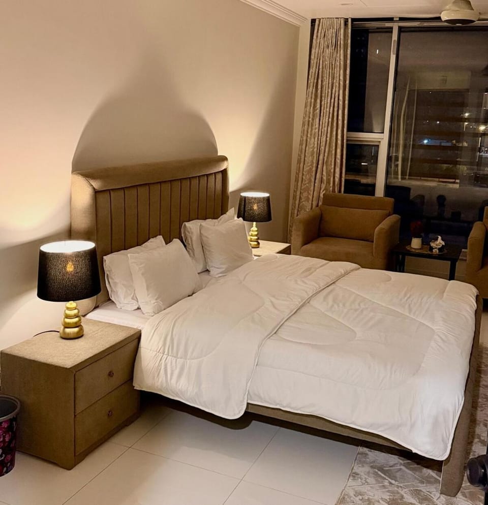 The Luxe Den 1 BR Self CheckInn TopCity 1 Near Airport Apartment in Islamabad