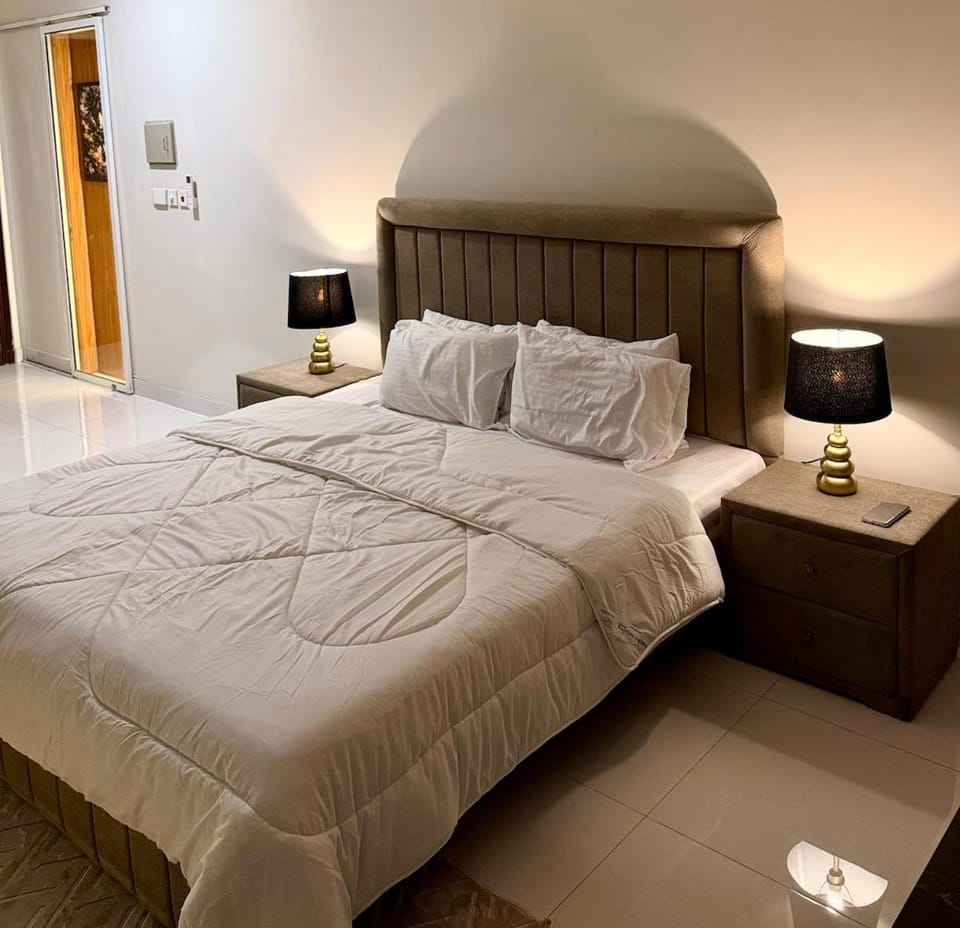The Luxe Den 1 BR Self CheckInn TopCity 1 Near Airport Apartment in Islamabad