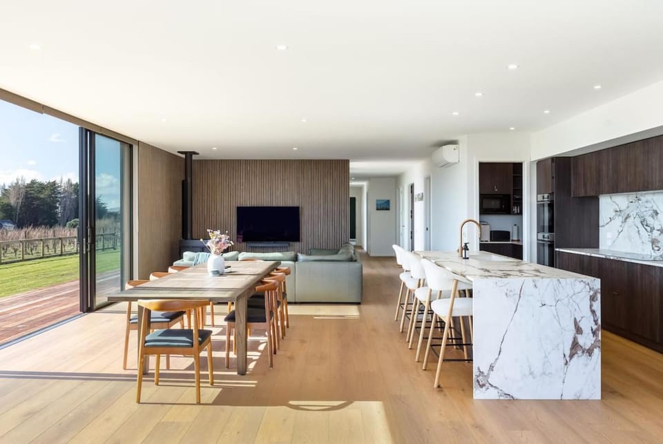 Three Ranges private vineyard spa House in Martinborough