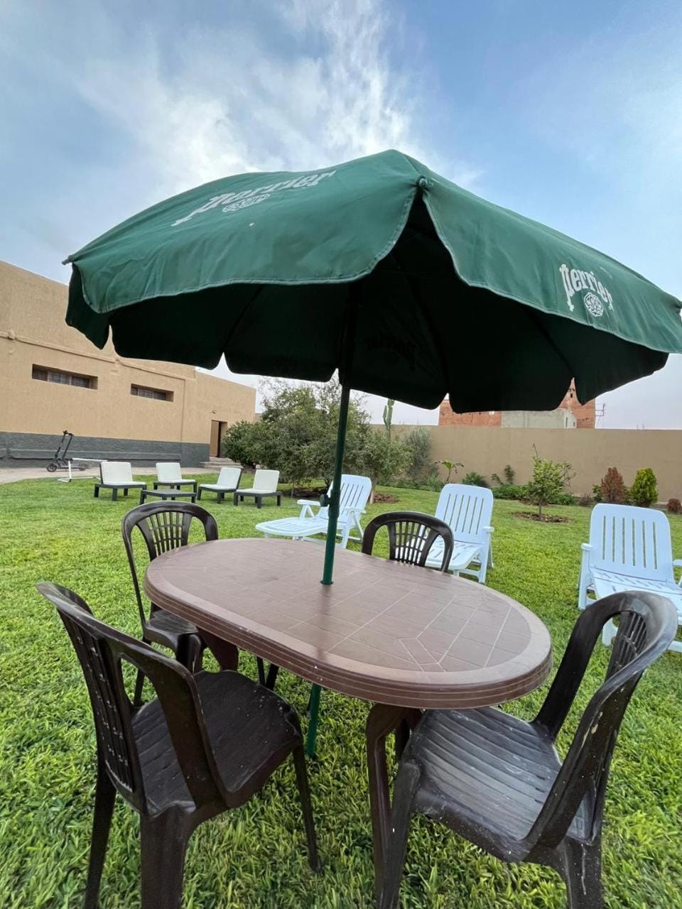 Patio, Natural landscape, Garden, Dining area, Garden view