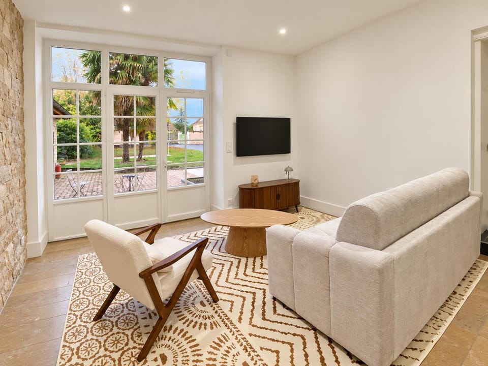 Communal lounge/ TV room, Living room