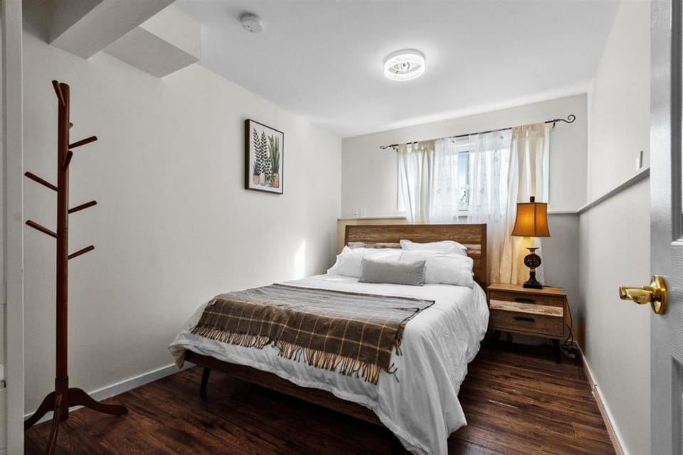 Luxury Guest Suite in the Heart of White Rock House in White Rock