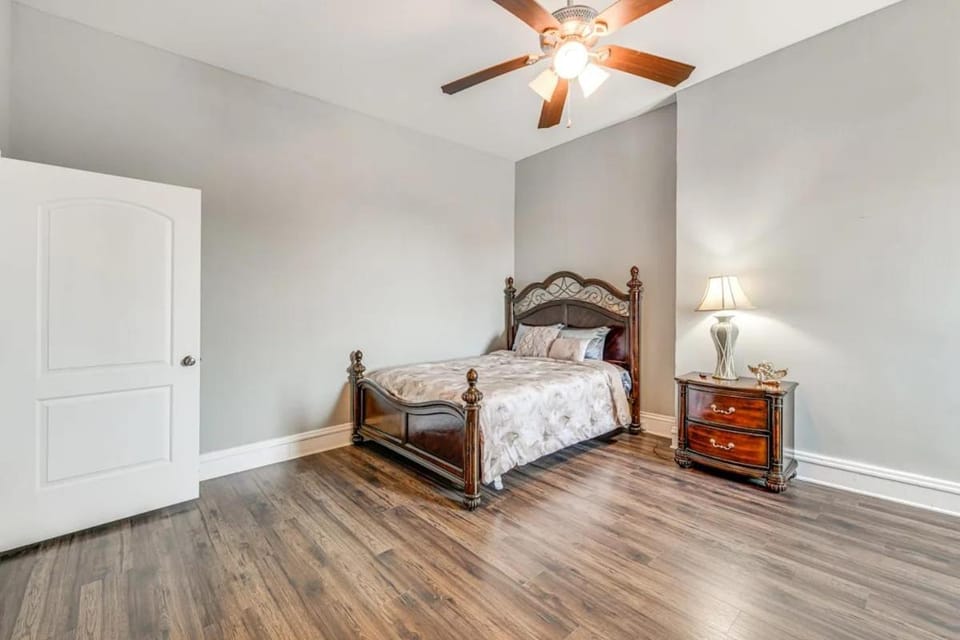 Downtown RVA Luxury Loft 3BR Sleeps 6 City View Apartment in Richmond
