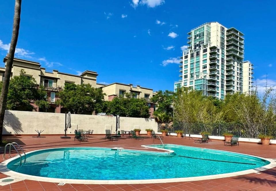 Swimming pool, Swimming pool