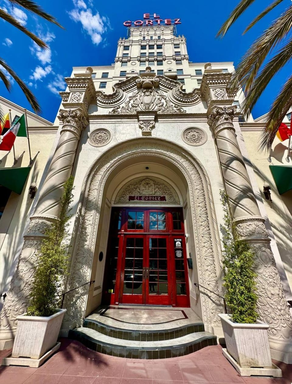 Facade/entrance