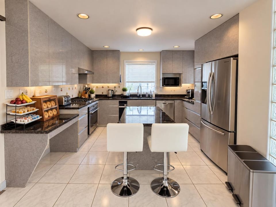 Kitchen or kitchenette, Kitchen or kitchenette, Food and drinks, Food, dishwasher, oven, stove, toaster