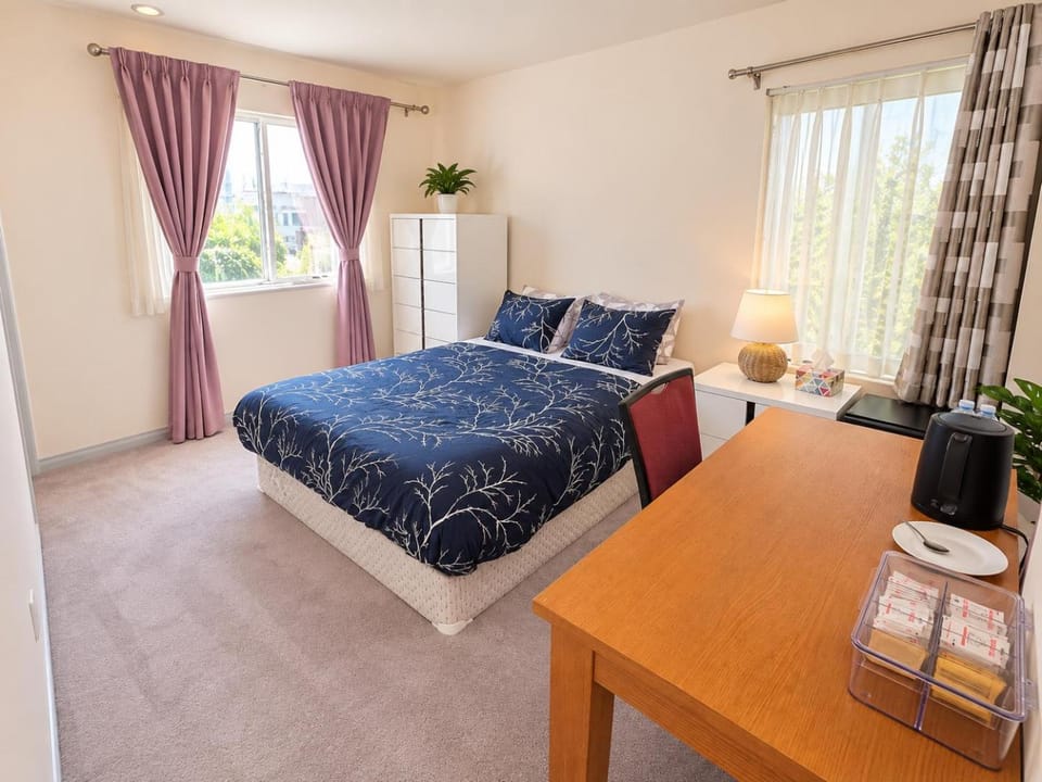 Bed, Living room, Photo of the whole room, Bedroom