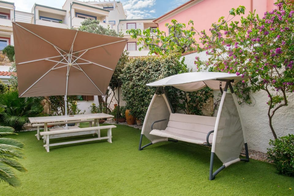Communal lounge/ TV room, Garden, Garden view, Internal: Not applicable to any particular room