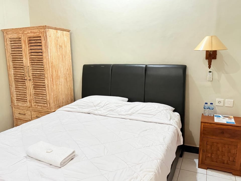 Bedroom, wardrobe