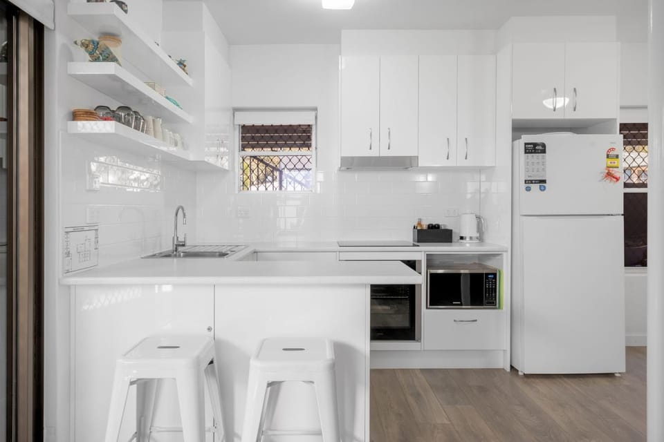 Miramar Coastal Escape Apartment in Corlette