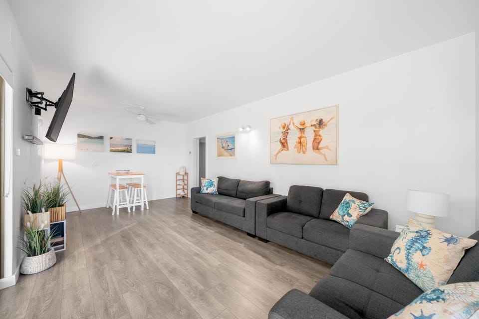 Miramar Coastal Escape Apartment in Corlette