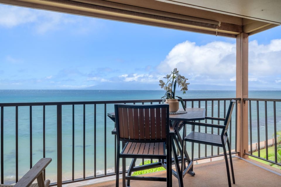Oceanfront 1BD with Unobstructed Ocean, Lanai & Island Views -Kaleialoha 415 House in Napili-Honokowai