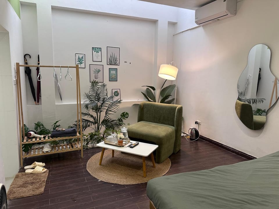 Living room, Seating area, air conditioner