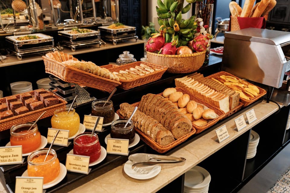 Restaurant/places to eat, Breakfast, Buffet breakfast