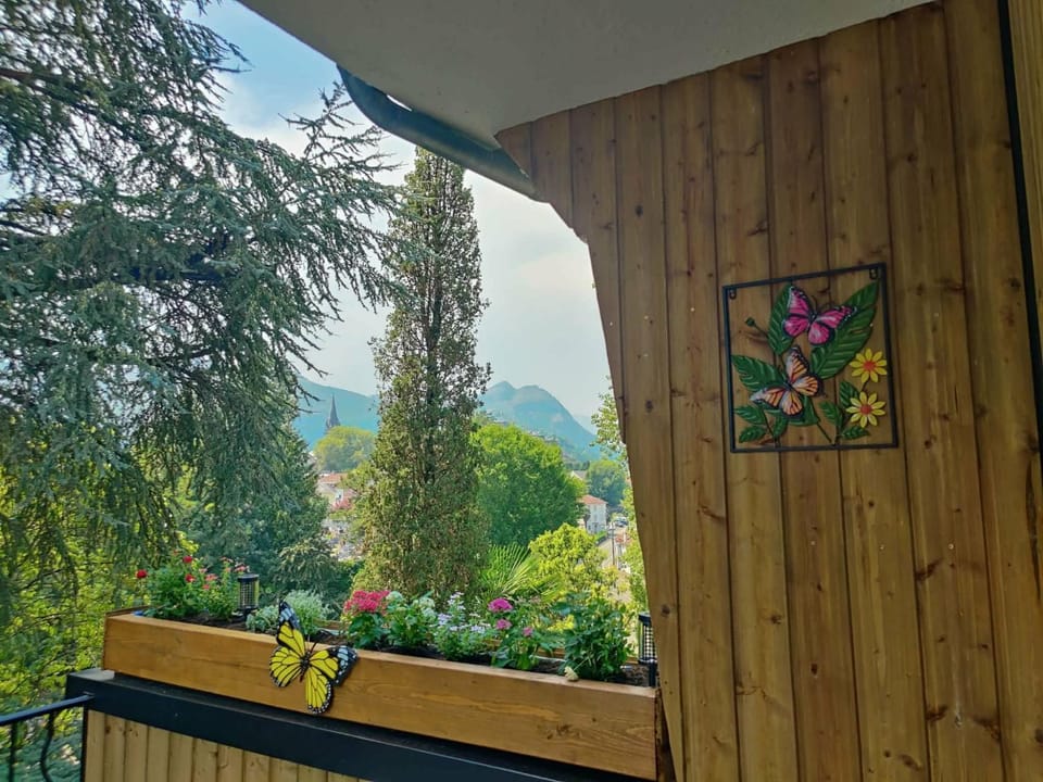 Garden, Balcony/Terrace, Mountain view