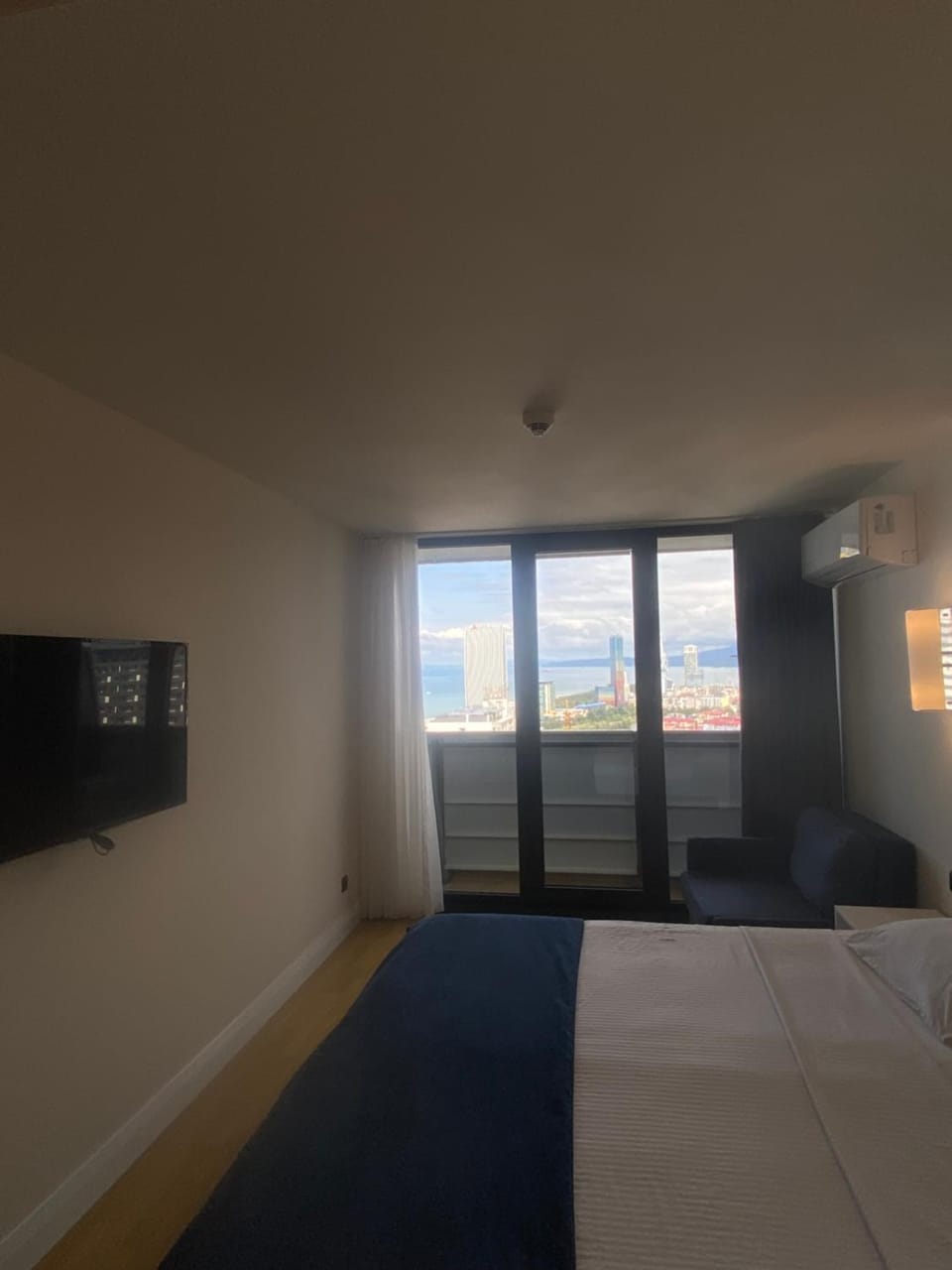 Communal lounge/ TV room, Bed, TV and multimedia, Bedroom