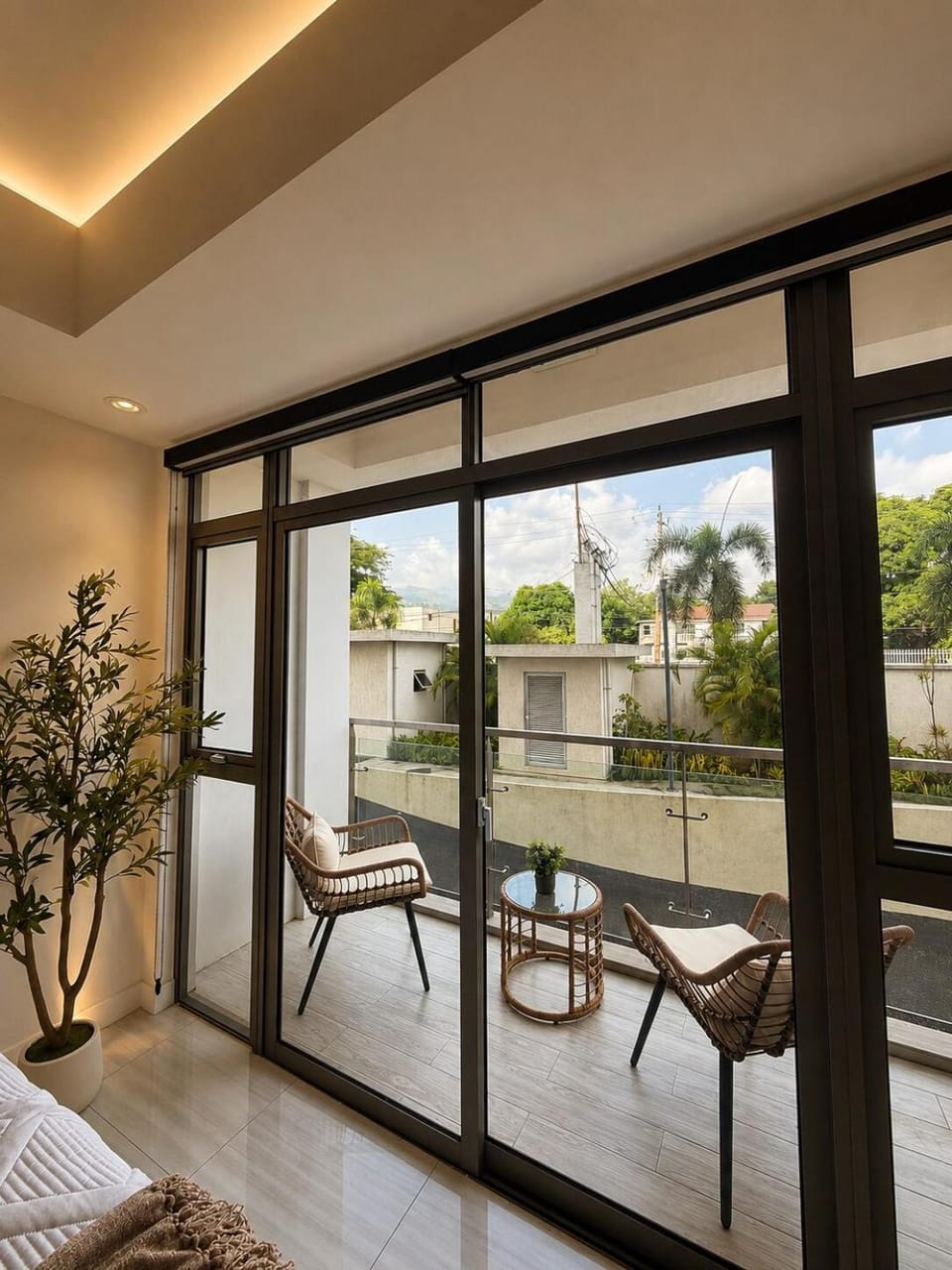 Palm Noir Modern Luxury Escape with a Resort Vibe Apartment in Kingston