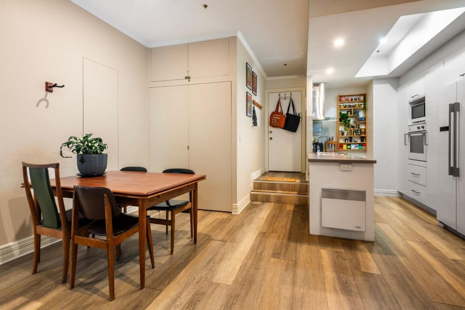 Kitchen or kitchenette, Living room, Seating area, Dining area