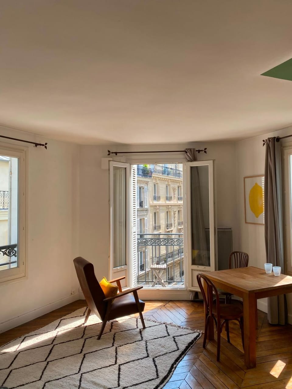 One Bedroom near Champ Elysees with Air Con Apartment in Paris