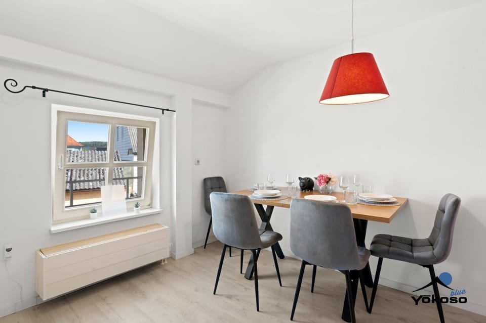 Dining area, kitchen