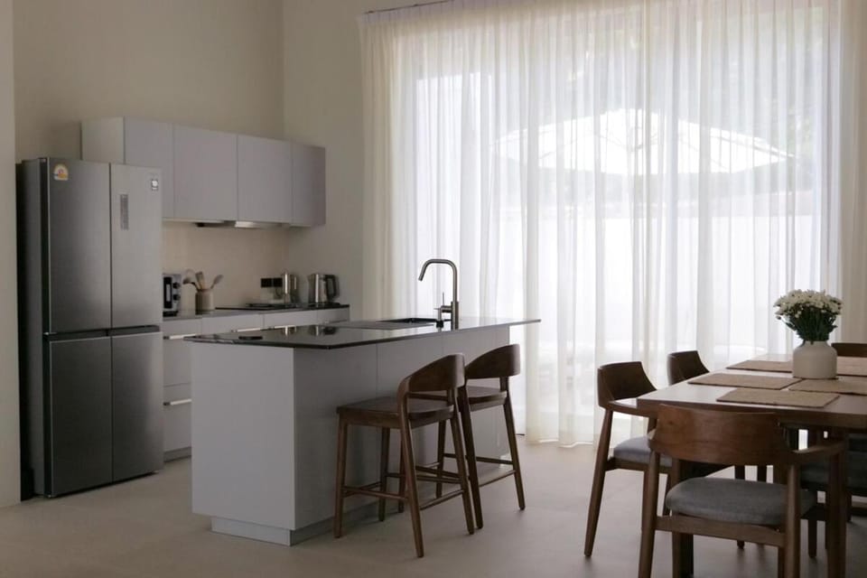 Dining area, kitchen