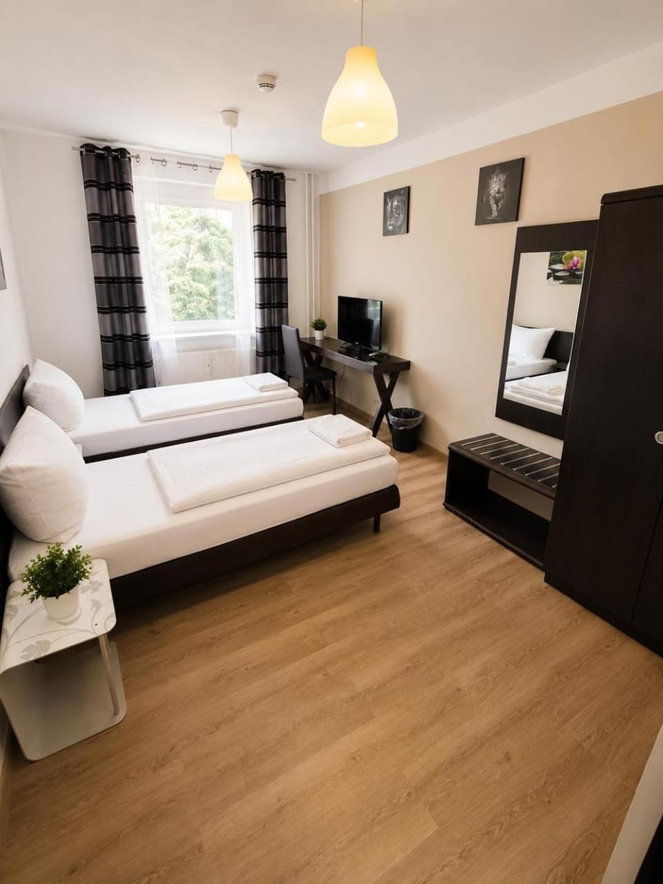 Bed, Photo of the whole room, Bedroom