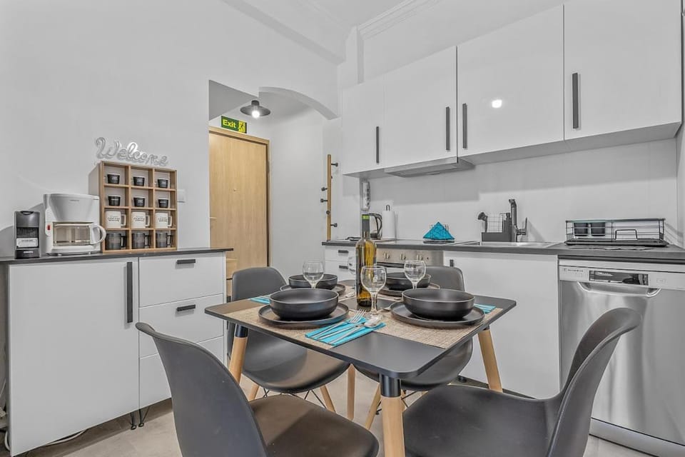 Stylish & Bright apartment in the Heart of Glyfada Apartment in South Athens