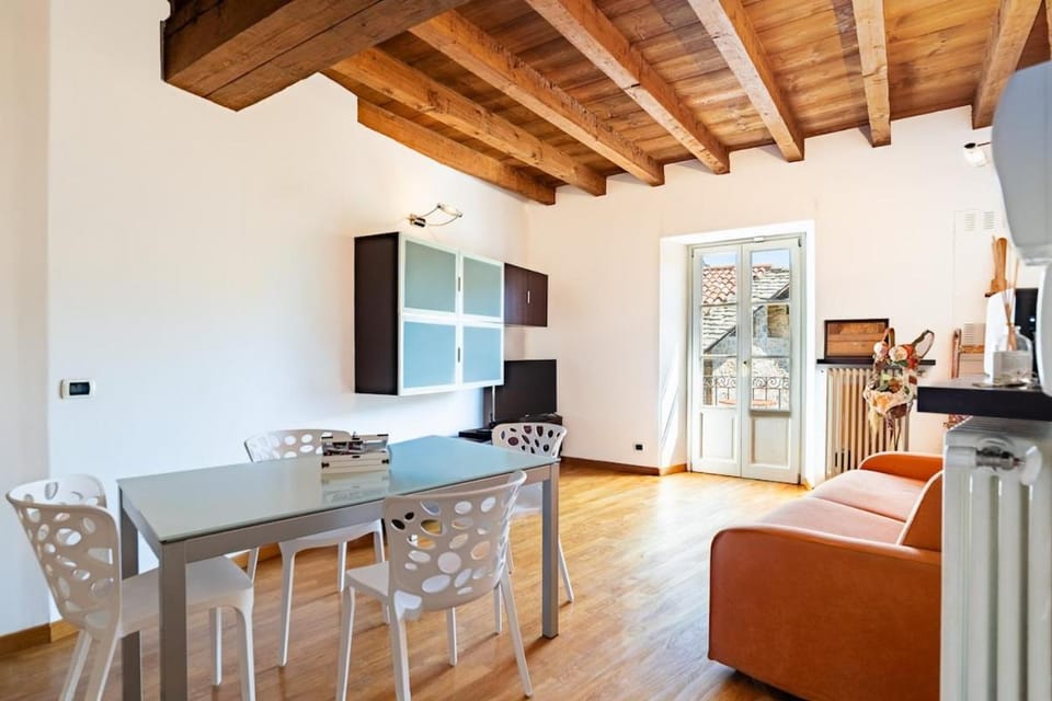 Beautiful apartment-Piazza Mazzini view Apartment in Como