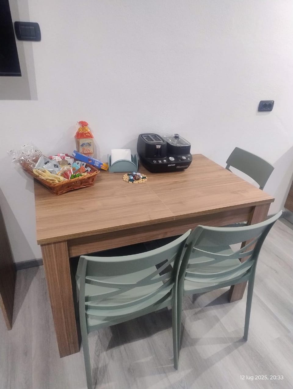 Food and drinks, Dining area, Food, Breakfast, Breakfast