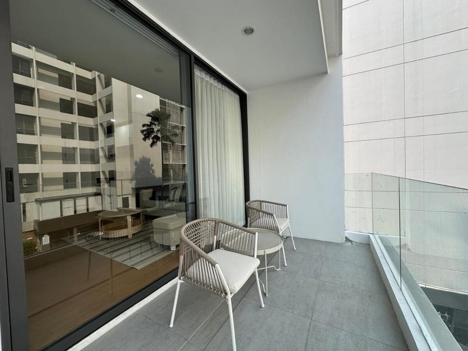 6th Avenue Sukhumvit BKK 306 BTS Asoke Sofabed Apartment in Bangkok