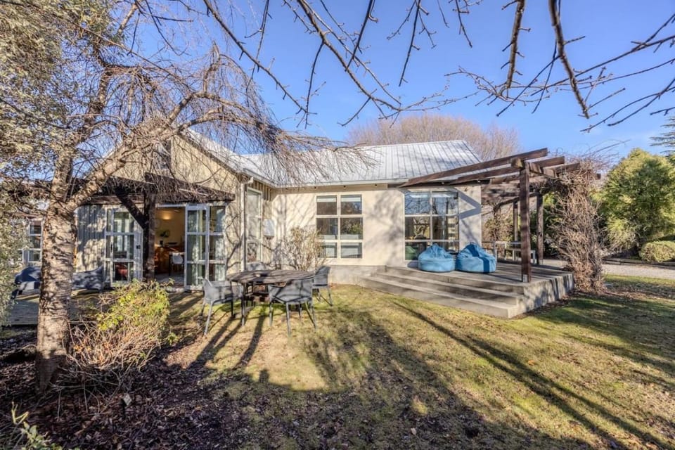 Cherry Court Comfort Big Family Home House in Wanaka