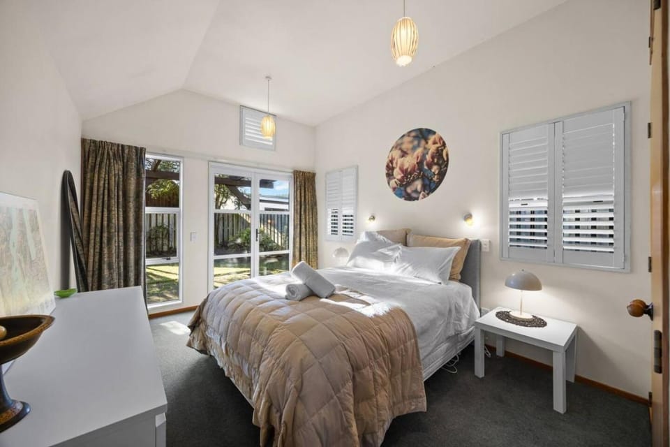 Cherry Court Comfort Big Family Home House in Wanaka