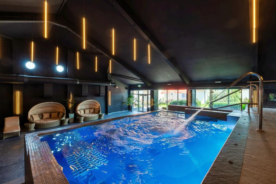 Hot Tub, Swimming pool