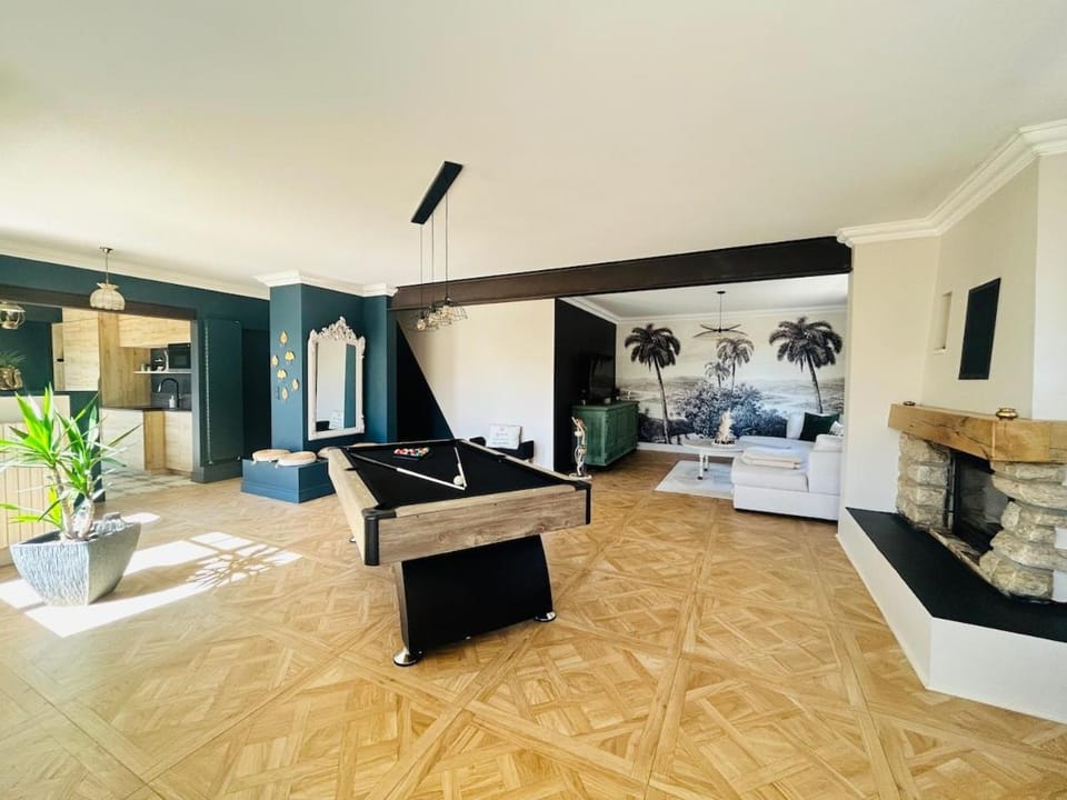 TV and multimedia, Living room, Dining area